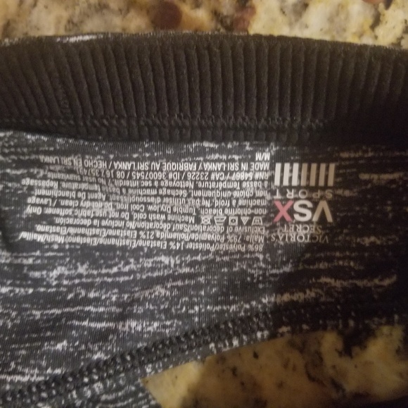 2 Victoria secret sports bras - Picture 6 of 6